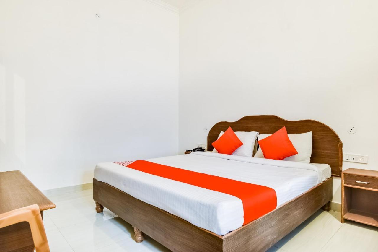 Capital O 23129 Chelsea Palace Hotel Khajuraho Exterior photo