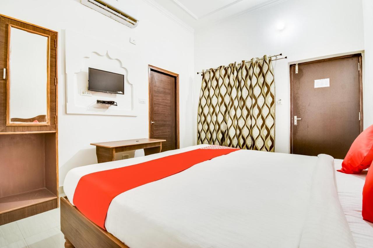 Capital O 23129 Chelsea Palace Hotel Khajuraho Exterior photo