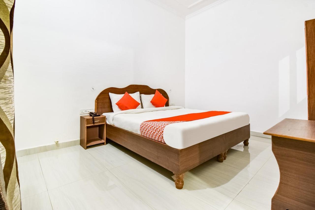 Capital O 23129 Chelsea Palace Hotel Khajuraho Exterior photo