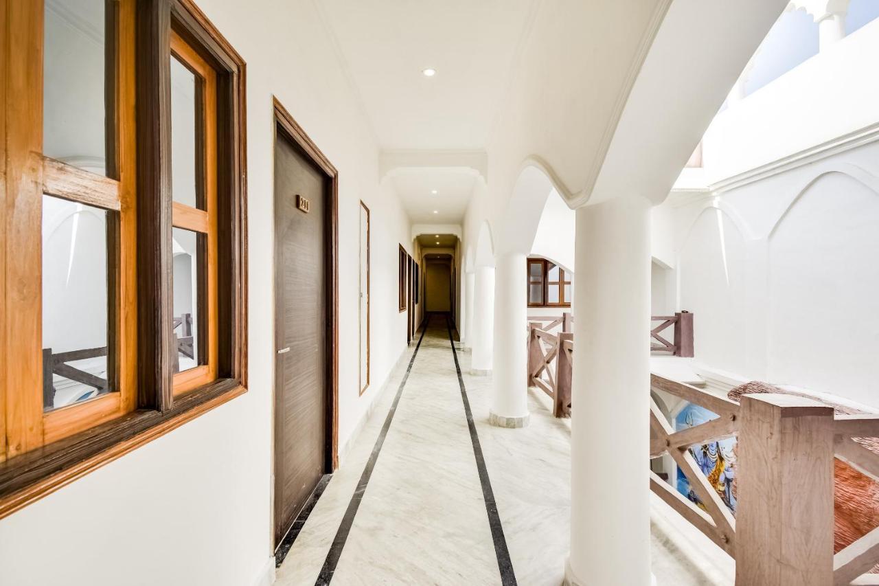 Capital O 23129 Chelsea Palace Hotel Khajuraho Exterior photo