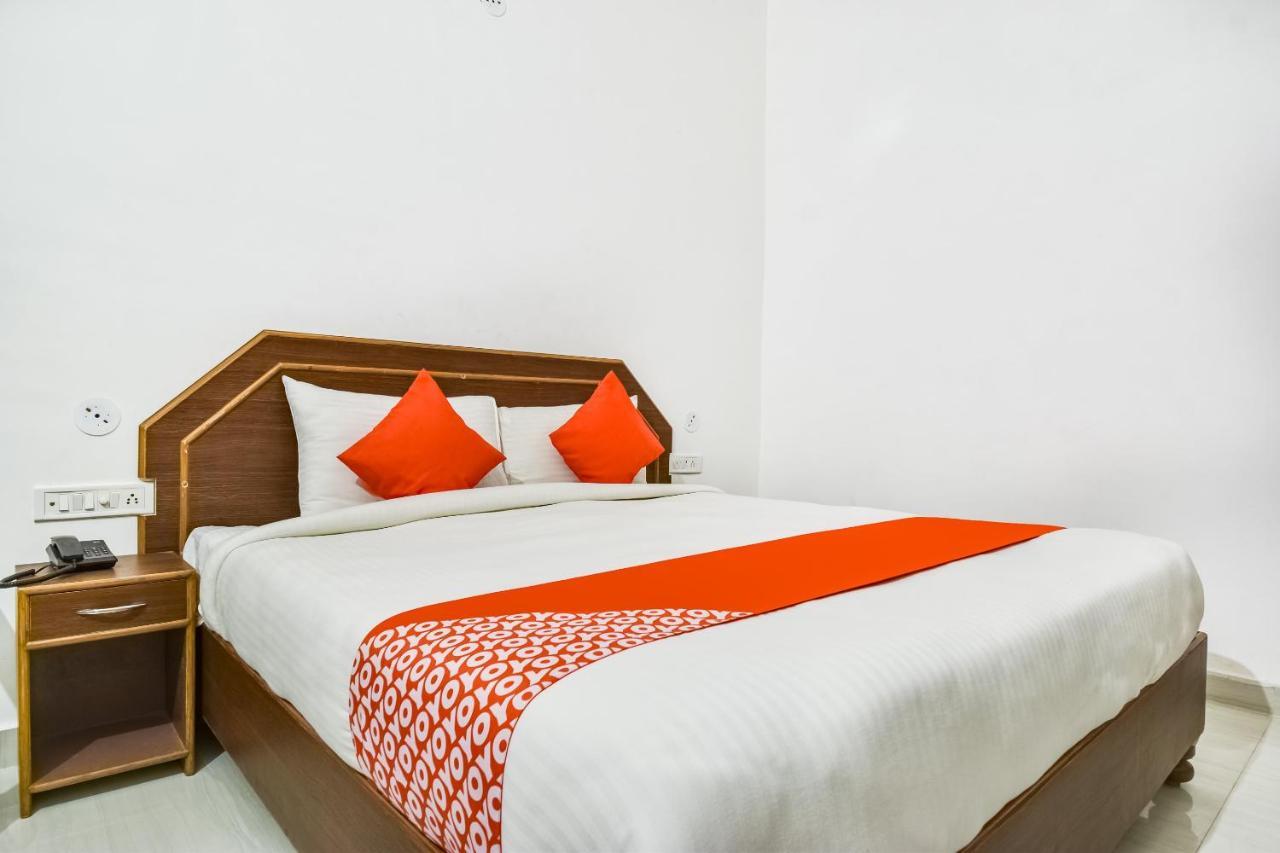 Capital O 23129 Chelsea Palace Hotel Khajuraho Exterior photo